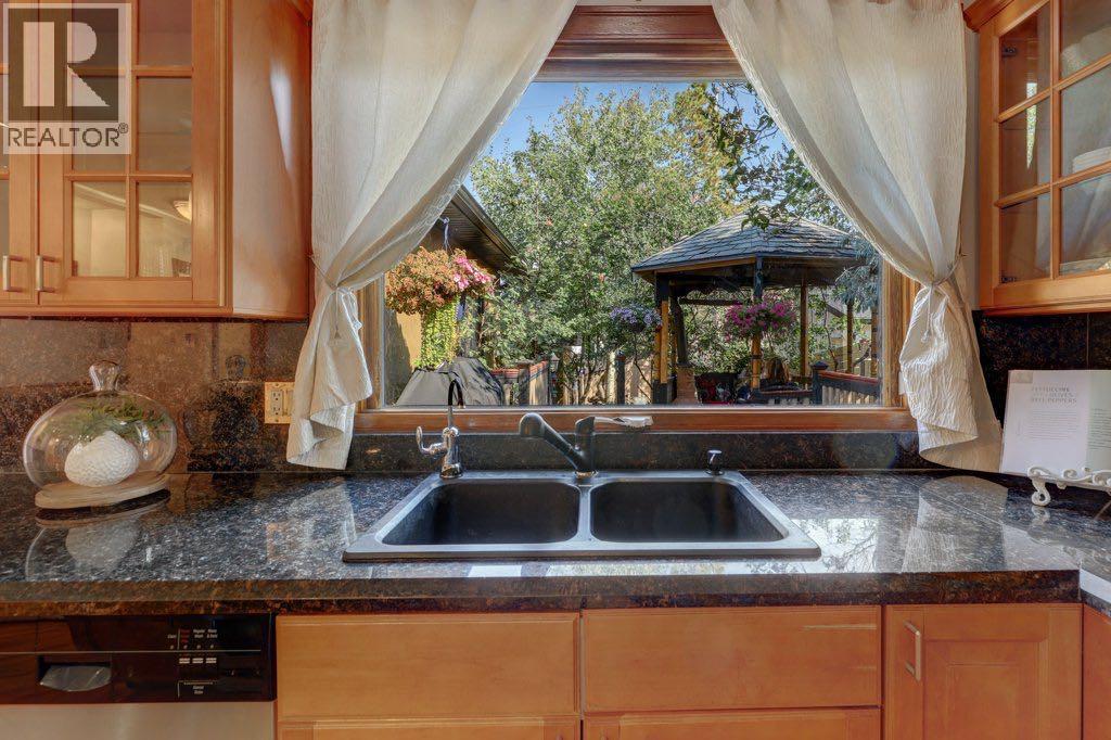 House for Sale in 226 8A Street NE|Calgary, Alberta T2E4J1 2