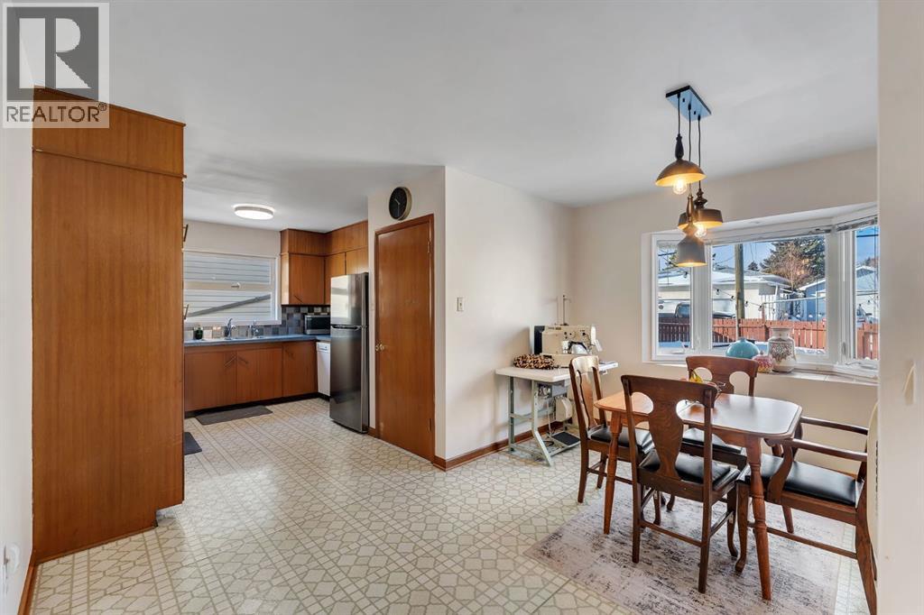 House for Sale in 49 Kentish Drive SW|Calgary, Alberta T2V2L4 5