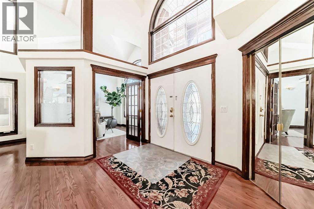 House for Sale in 218 Schiller Place NW|Calgary, Alberta T3L1W8 2