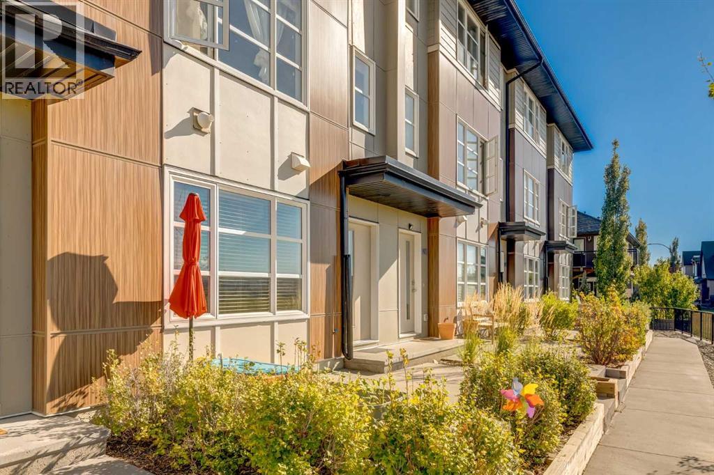 Row / Townhouse for Sale in 905 Evansridge Park NW|Calgary, Alberta T3P0N7 2