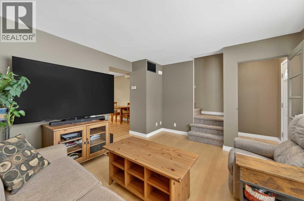 Row / Townhouse for Sale in 353 Regal Park NE|Calgary, Alberta T2E0S6 5