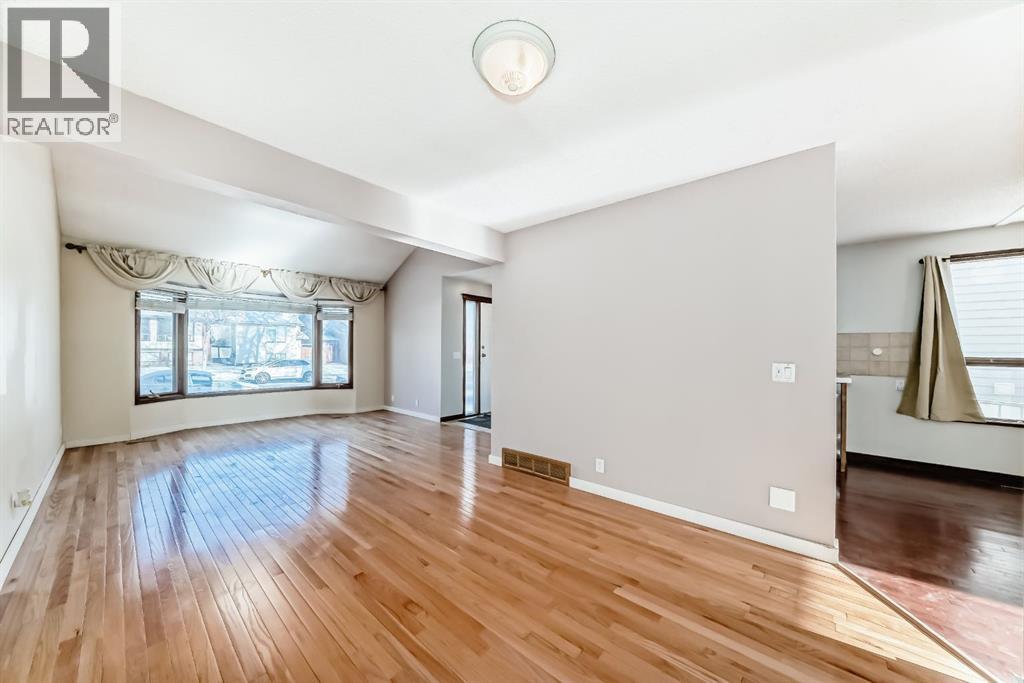 House for Sale in 8007 Ranchview Drive NW|Calgary, Alberta T3G1S7 4