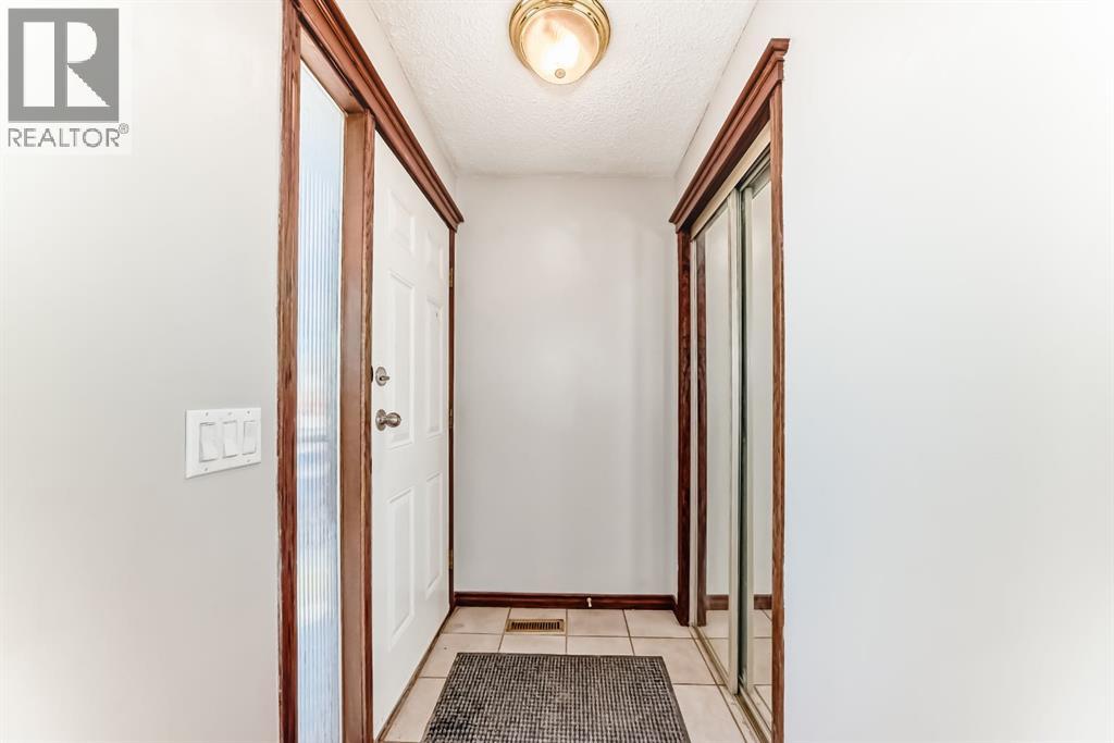 House for Sale in 8007 Ranchview Drive NW|Calgary, Alberta T3G1S7 3