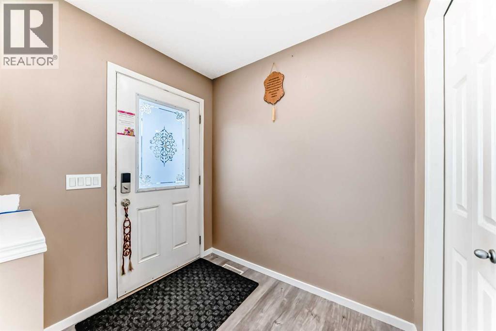 Duplex for Sale in 32 SADDLEBROOK Place NE|Calgary, Alberta T3J5M3 4