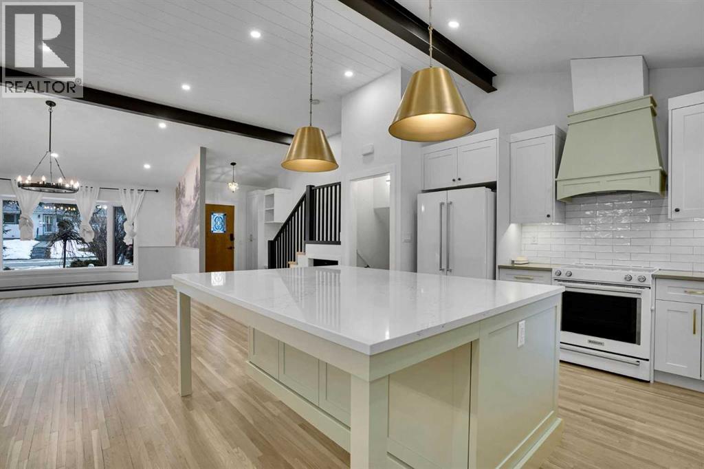 House for Sale in 64 Hartford Road NW|Calgary, Alberta T2K2A5 2