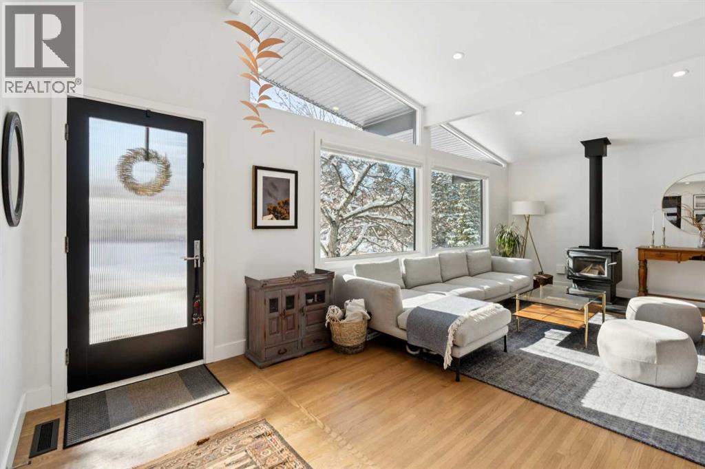 House for Sale in 2440 Cherokee Drive NW|Calgary, Alberta T2L0X7 4