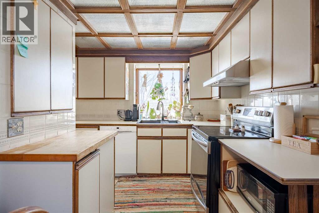 Duplex for Sale in 3124 14 Street NW|Calgary, Alberta T2K1H8 5