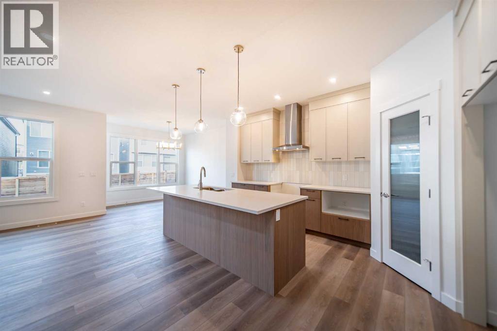 House for Sale in 73 Royston Grove NW|Calgary, Alberta T3L0M3 4