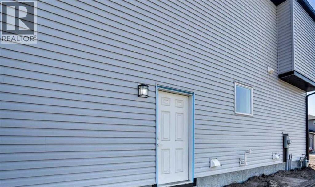 Duplex for Sale in 21 Cornerbrook Lane NE|Calgary, Alberta T3N2H1 2