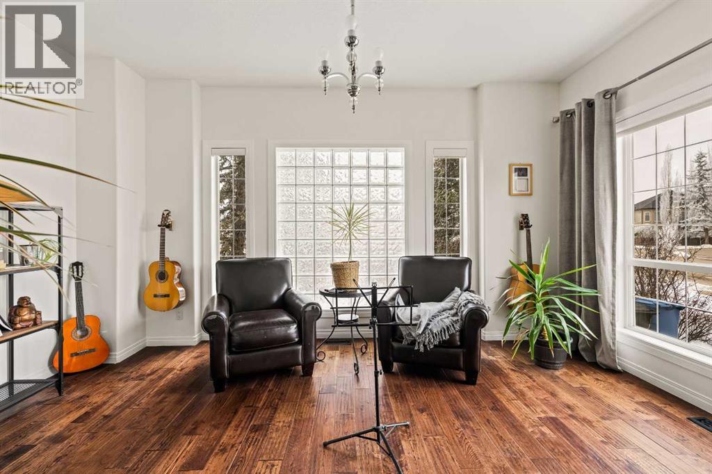 House for Sale in 1560 Strathcona Drive SW|Calgary, Alberta T3H4R8 5