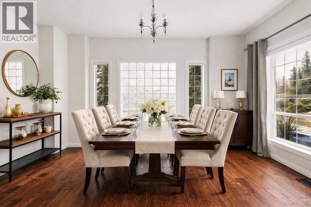 House for Sale in 1560 Strathcona Drive SW|Calgary, Alberta T3H4R8 4