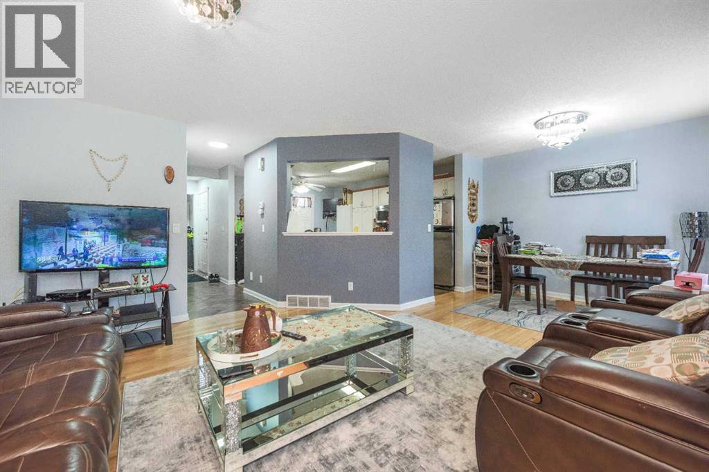 House for Sale in 3810 Catalina Boulevard NE|Calgary, Alberta T1Y6Y3 4