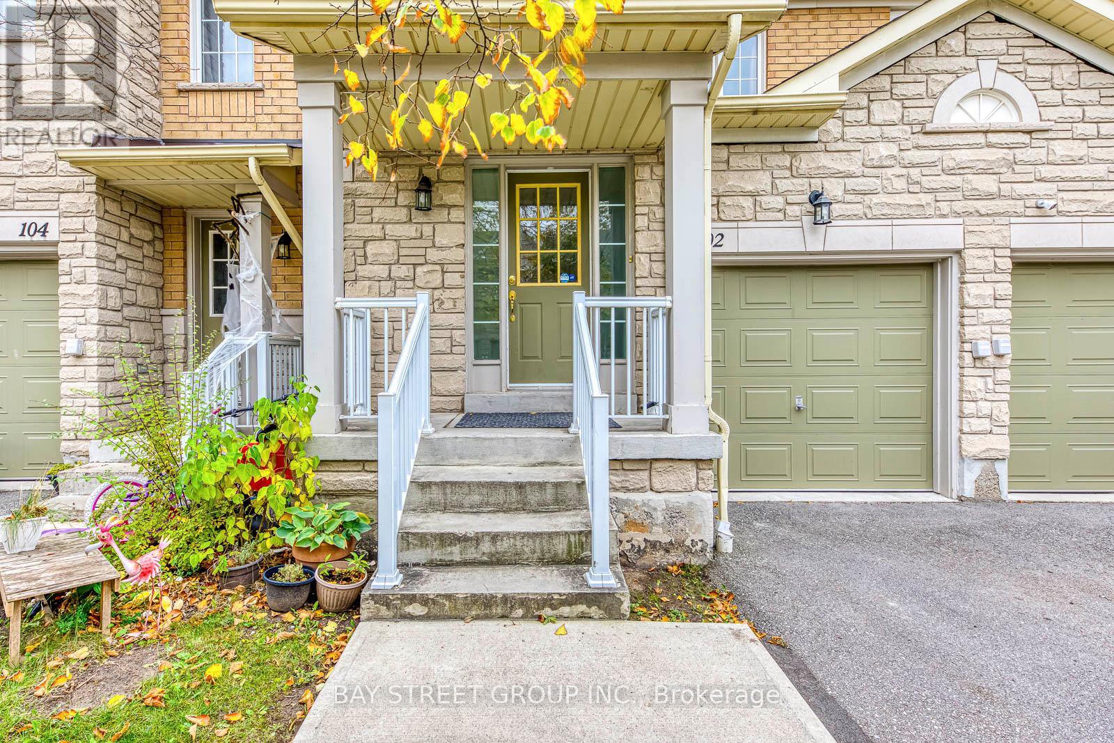 Row / Townhouse for Sale in 102 - 5260 MCFARREN BOULEVARD|Mississauga (Central Erin Mills), Ontario L5M7J3