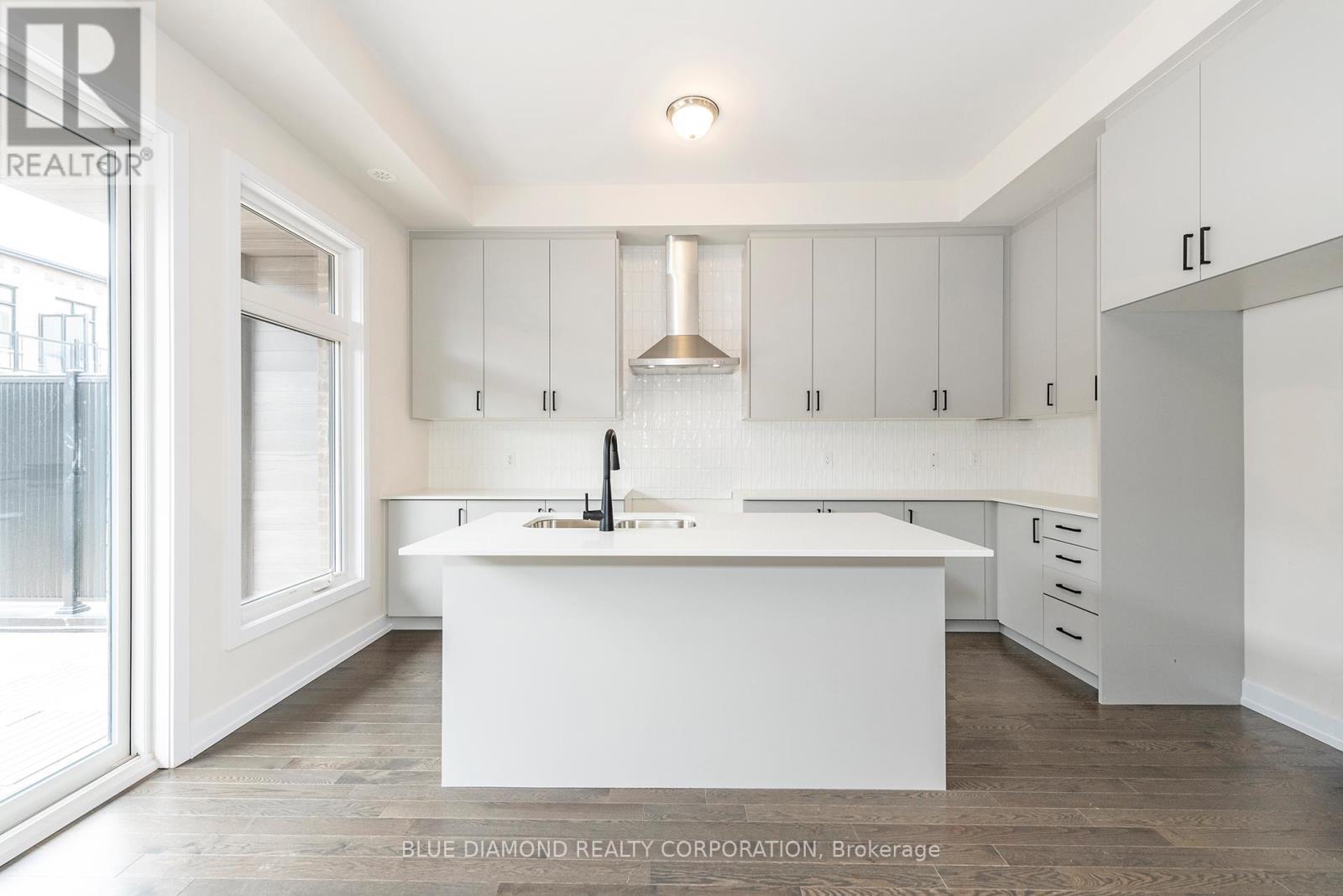 Row / Townhouse for Sale in 3072 PERKINS WAY|Oakville (JM Joshua Meadows), Ontario L6H7Z4 2