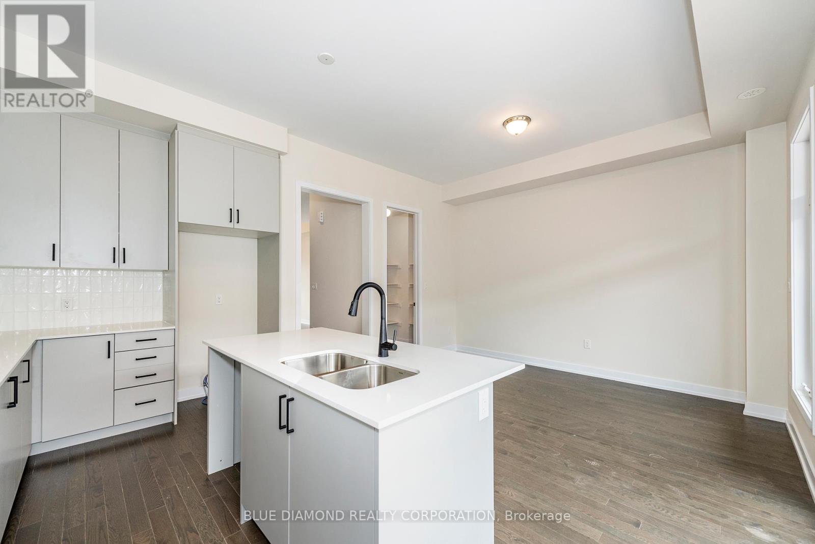 Row / Townhouse for Sale in 3072 PERKINS WAY|Oakville (JM Joshua Meadows), Ontario L6H7Z4 4