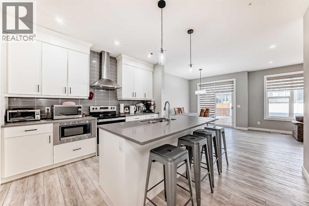 House for Sale in 240 Creekstone Row SW|Calgary, Alberta T2X4Y5 4