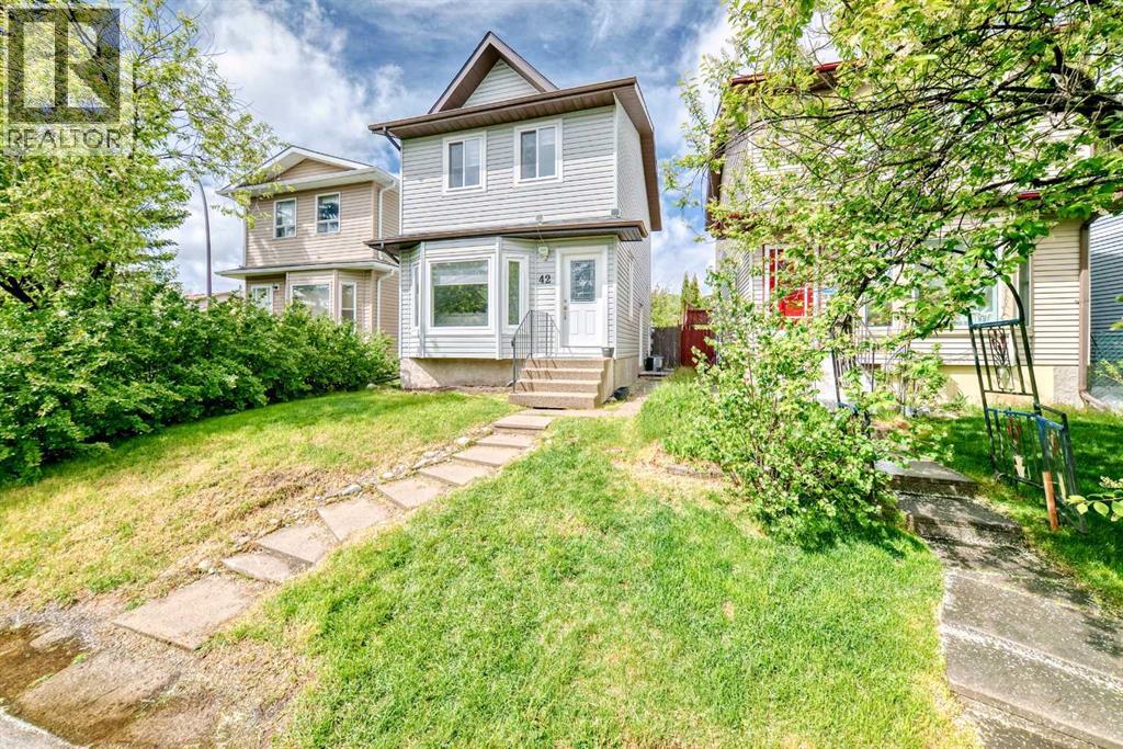 House for Sale in 42 Taraglen Road NE|Calgary, Alberta T3J2N6 3