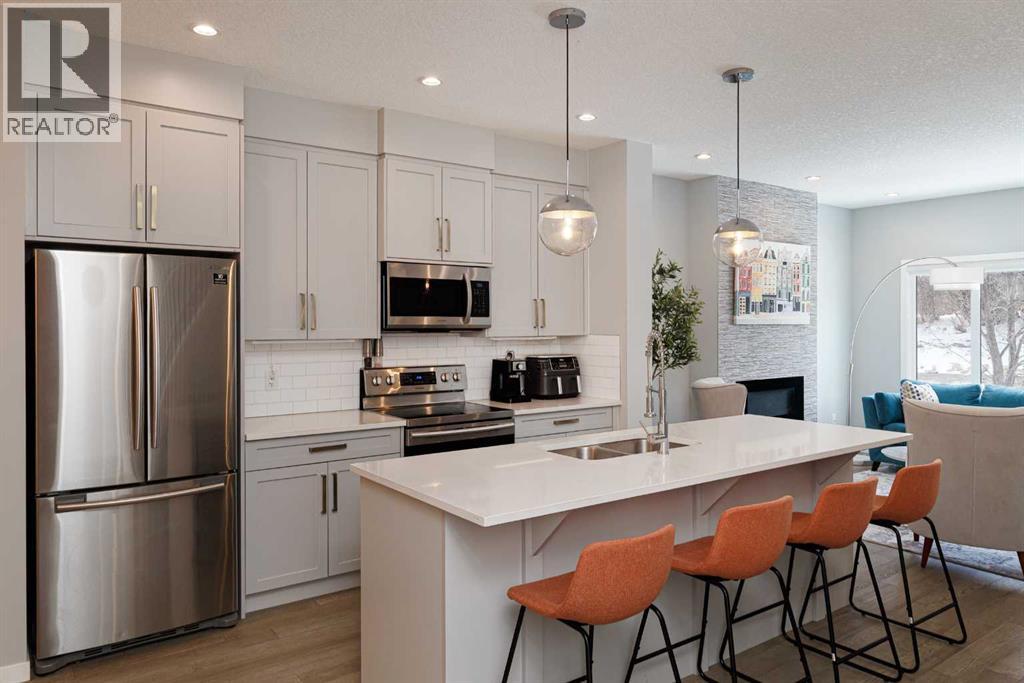 Row / Townhouse for Sale in 3304 2 Street NE|Calgary, Alberta T2E3H3 4