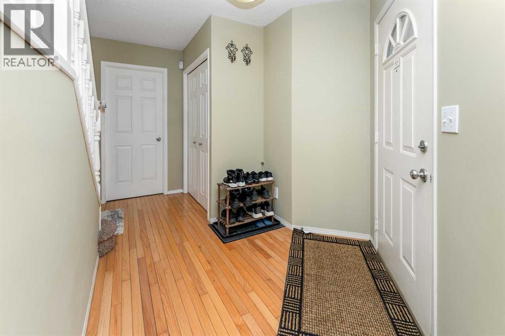 House for Sale in 63 Hawkmount Green NW|Calgary, Alberta T3G3T9 4