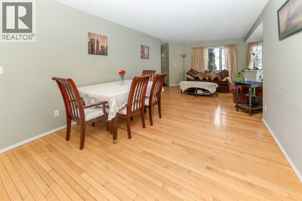 House for Sale in 63 Hawkmount Green NW|Calgary, Alberta T3G3T9 5