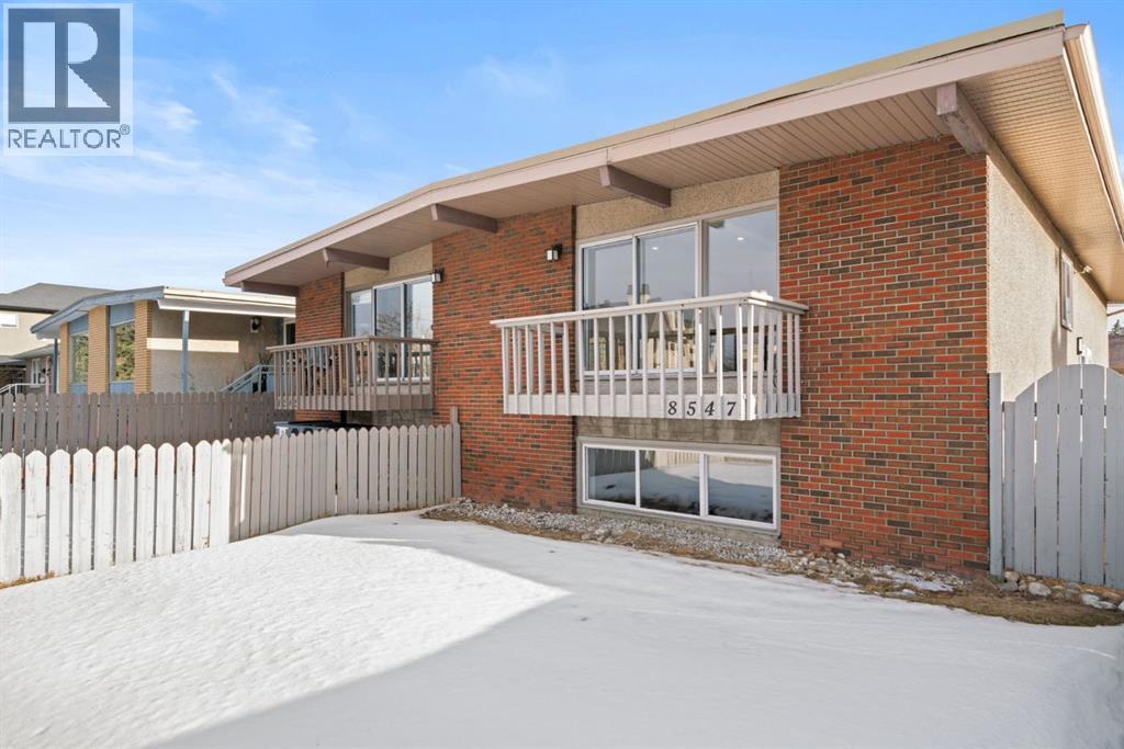 Duplex for Sale in 8547 47 Avenue NW|Calgary, Alberta T3B1Z8 2