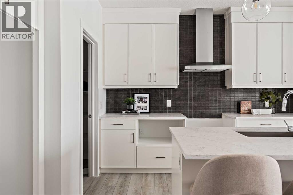 House for Sale in 239 Creekstone Circle SW|Calgary, Alberta T2X5M5 3