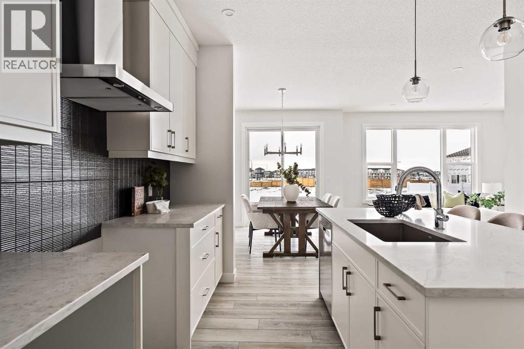 House for Sale in 239 Creekstone Circle SW|Calgary, Alberta T2X5M5 4