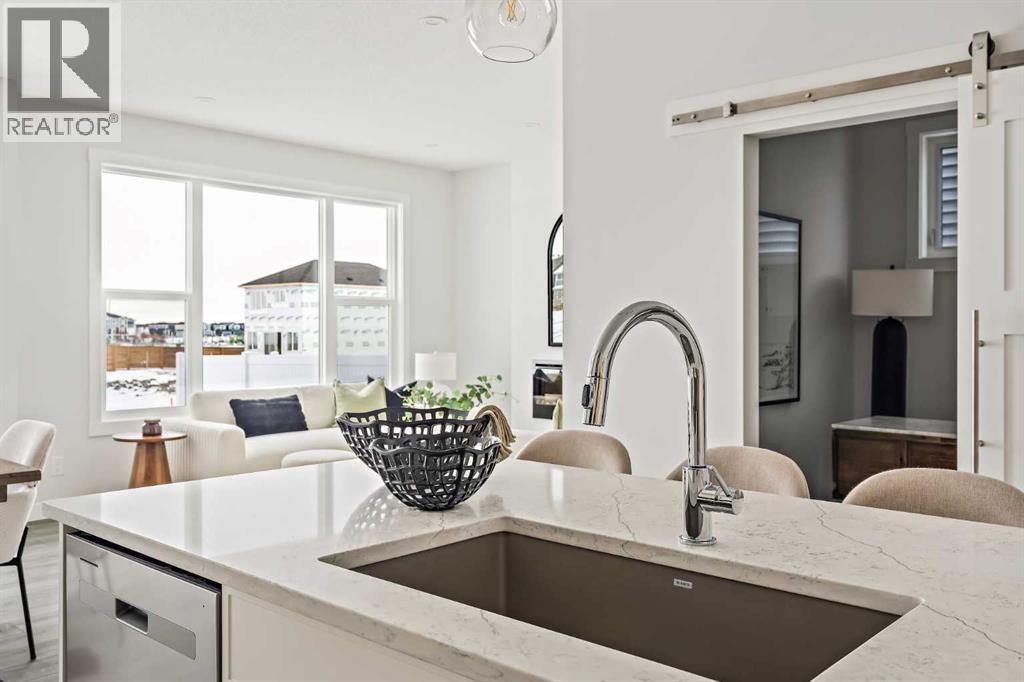 House for Sale in 239 Creekstone Circle SW|Calgary, Alberta T2X5M5 5