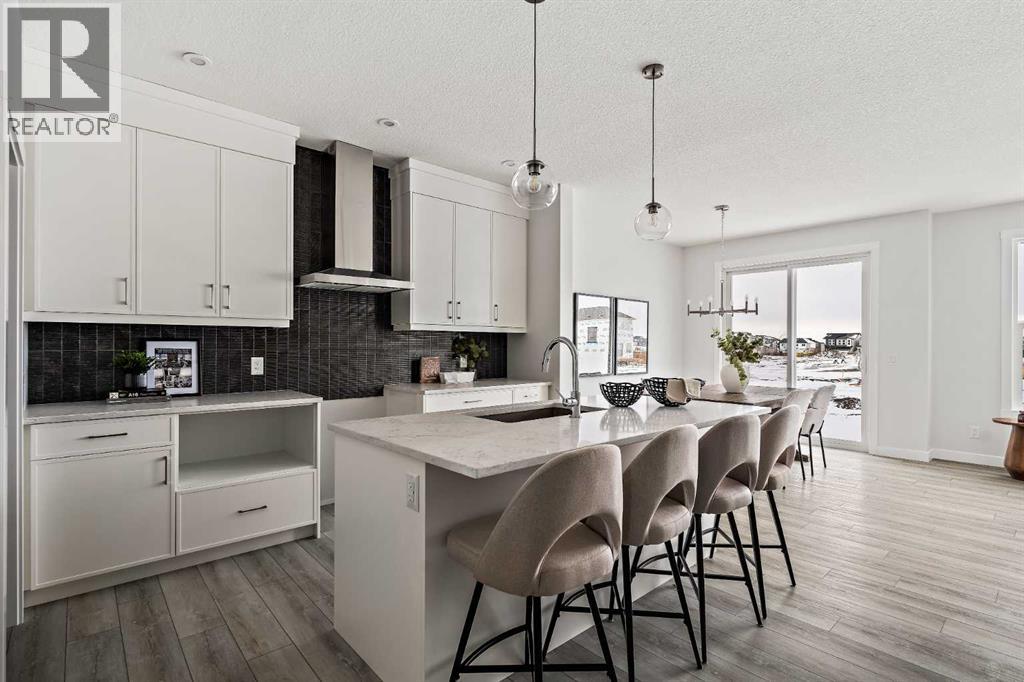 House for Sale in 239 Creekstone Circle SW|Calgary, Alberta T2X5M5 2