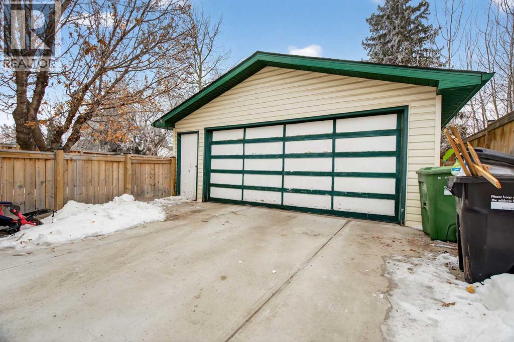 House for Sale in 76 Brookpark Place SW|Calgary, Alberta T2W2X3 4