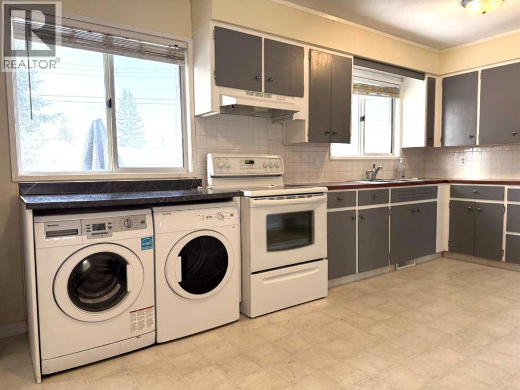 House for Sale in 37 Arbour Crescent SE|Calgary, Alberta T2J0X6 2