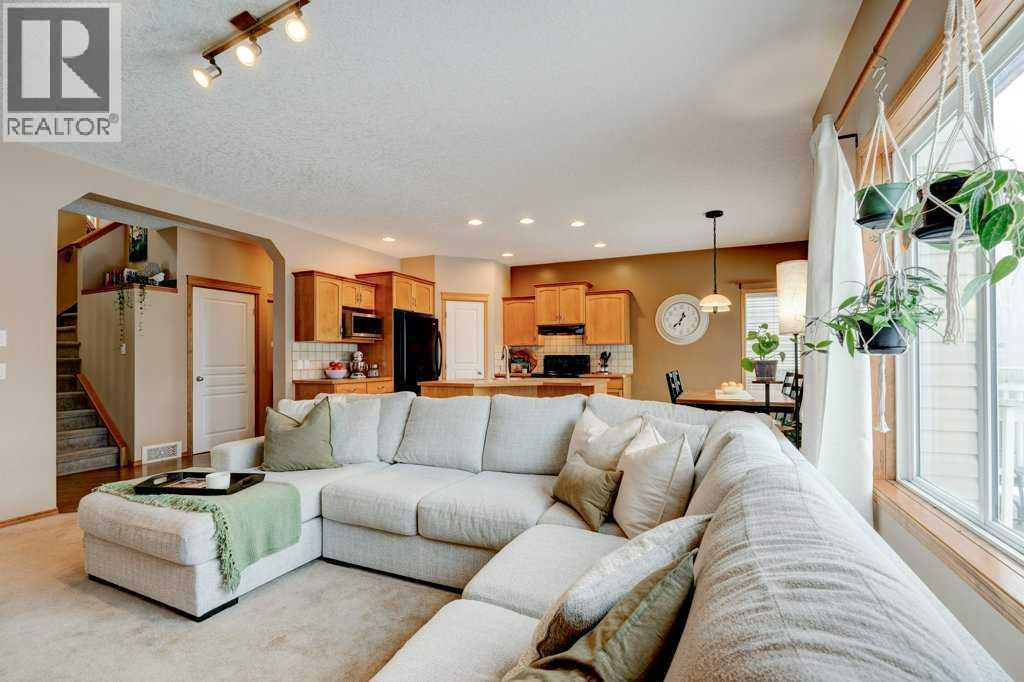 House for Sale in 157 Chapalina Close SE|Calgary, Alberta T2X3W2 3