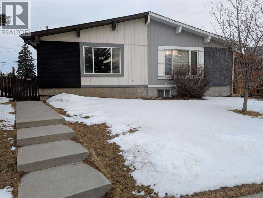 Duplex for Sale in 528 Queensland Place SE|Calgary, Alberta T2J4T3