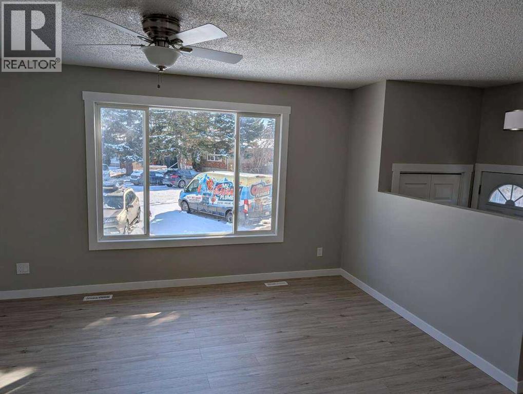 Duplex for Sale in 528 Queensland Place SE|Calgary, Alberta T2J4T3 5