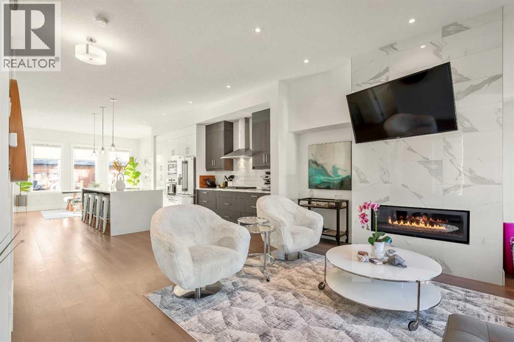 Duplex for Sale in 303 30 Avenue NE|Calgary, Alberta T2E2E2 5