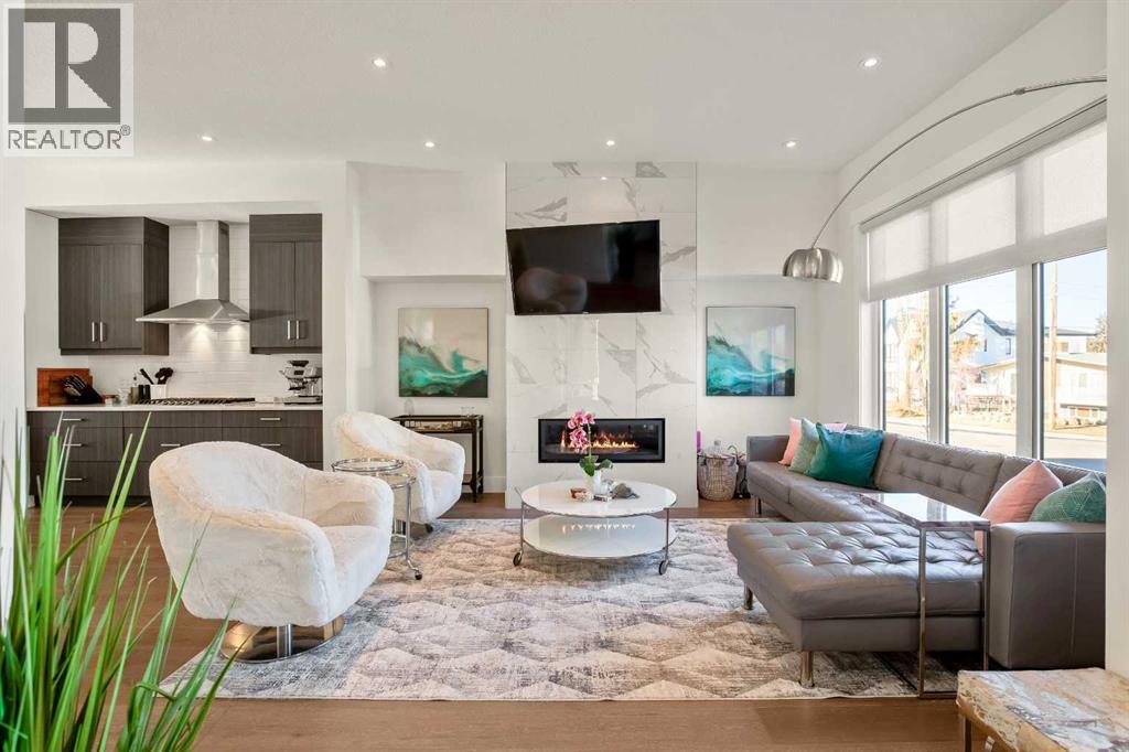 Duplex for Sale in 303 30 Avenue NE|Calgary, Alberta T2E2E2 4