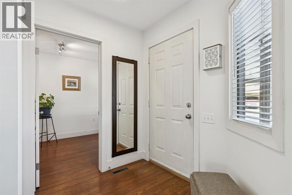 Row / Townhouse for Sale in 2667 Dovely Court SE|Calgary, Alberta T2B3G7 2