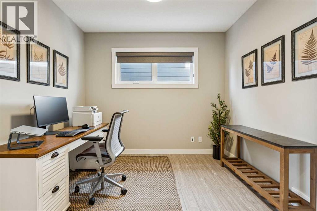 House for Sale in 17 Cranbrook Circle SE|Calgary, Alberta T3M2J5 5