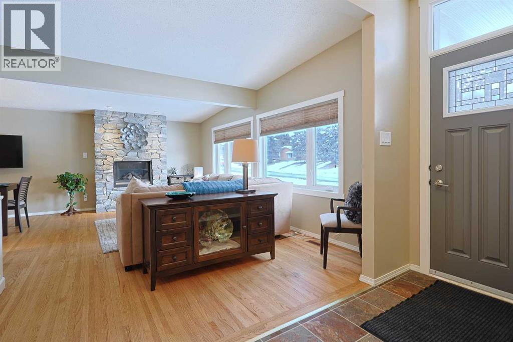 House for Sale in 5219 Brisebois Drive NW|Calgary, Alberta T2L2G7 5