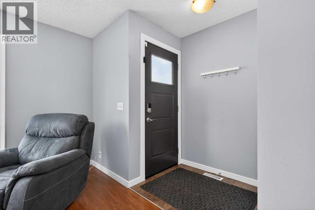 House for Sale in 8005 Ranchview Drive NW|Calgary, Alberta T3G1S7 4