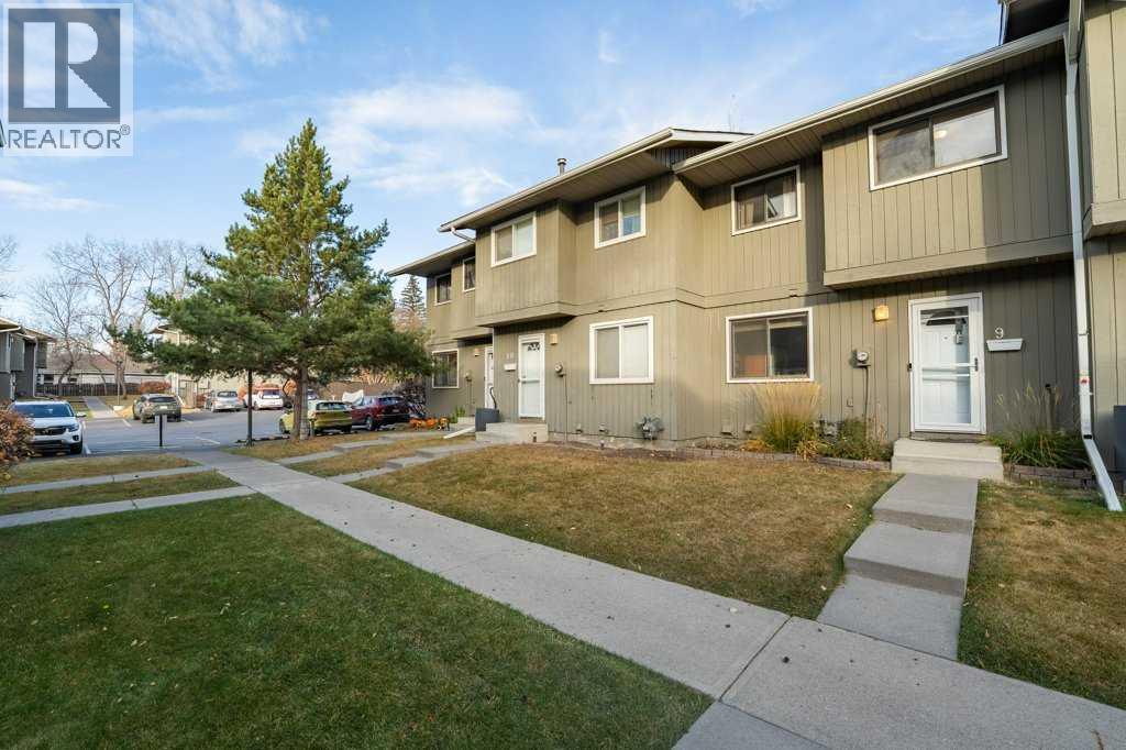 Row / Townhouse for Sale in 9, 6503 Ranchview Drive NW|Calgary, Alberta T3G1P2 2