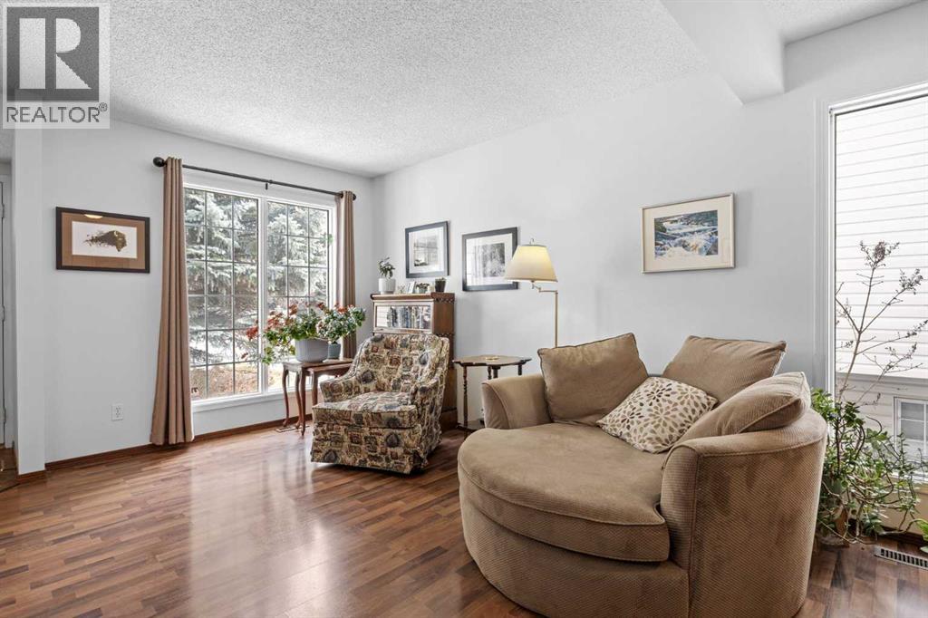 House for Sale in 292 Douglas Ridge Close SE|Calgary, Alberta T2Z2M4 3