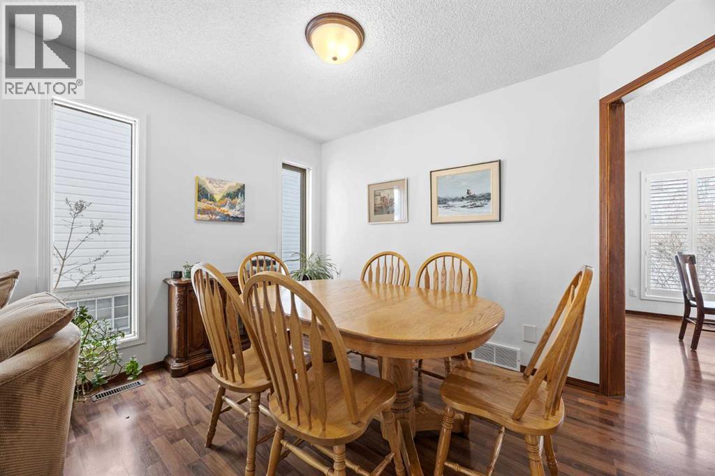 House for Sale in 292 Douglas Ridge Close SE|Calgary, Alberta T2Z2M4 4