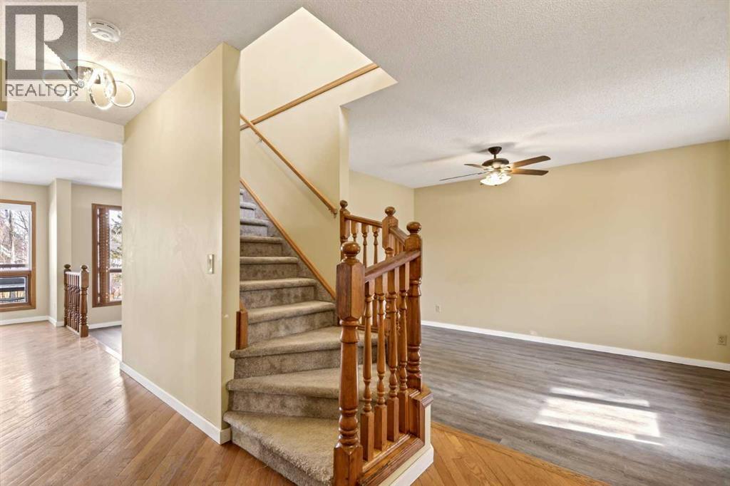 House for Sale in 84 Rivergreen Crescent SE|Calgary, Alberta T2C3V6 5