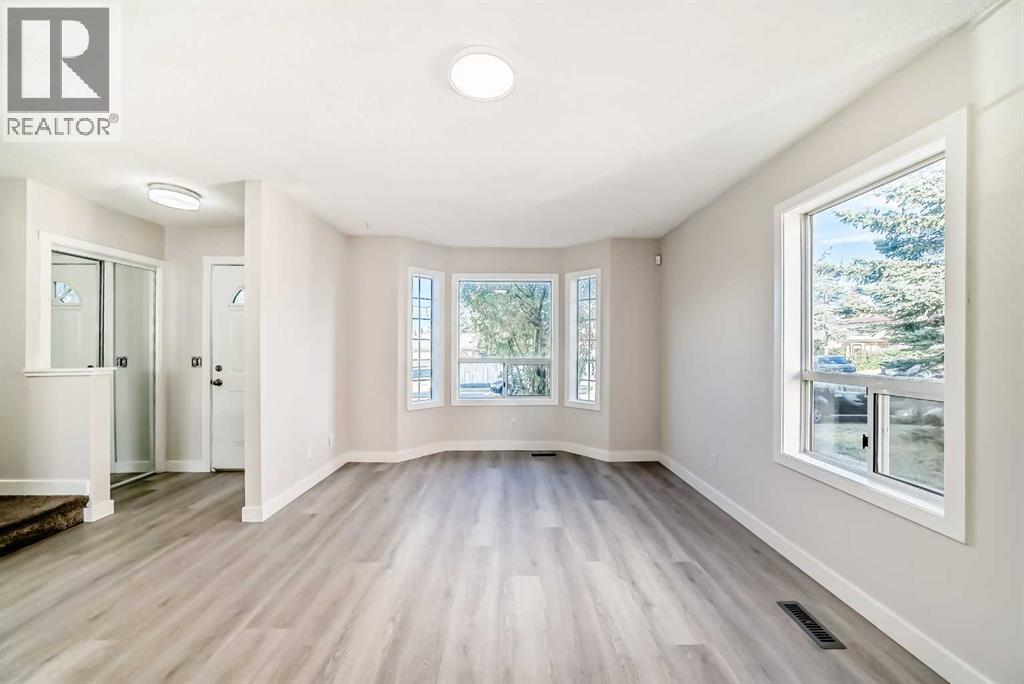 House for Sale in 120 Martinview Close NE|Calgary, Alberta T3J2R8 5