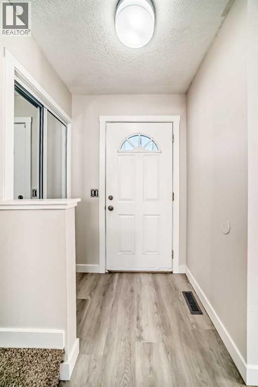 House for Sale in 120 Martinview Close NE|Calgary, Alberta T3J2R8 4