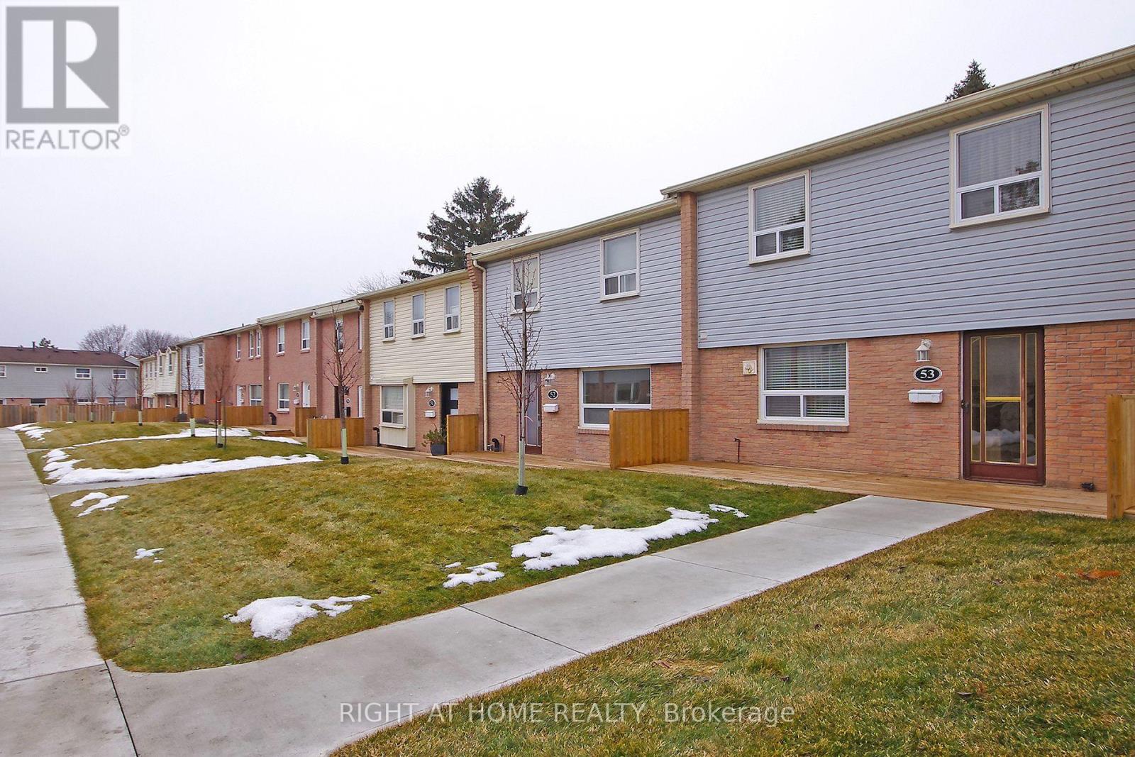 Row / Townhouse for Sale in 53 - 1055 SHAWNMARR ROAD|Mississauga (Port Credit), Ontario L5H3V2