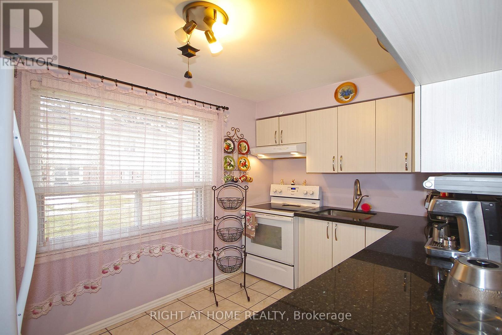 Row / Townhouse for Sale in 53 - 1055 SHAWNMARR ROAD|Mississauga (Port Credit), Ontario L5H3V2 5