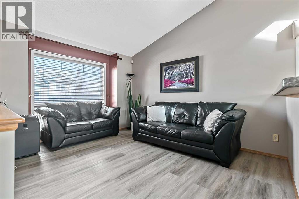 House for Sale in 196 Erin Meadow Way SE|Calgary, Alberta T2B3P6 3