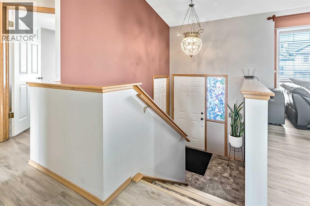 House for Sale in 196 Erin Meadow Way SE|Calgary, Alberta T2B3P6 2